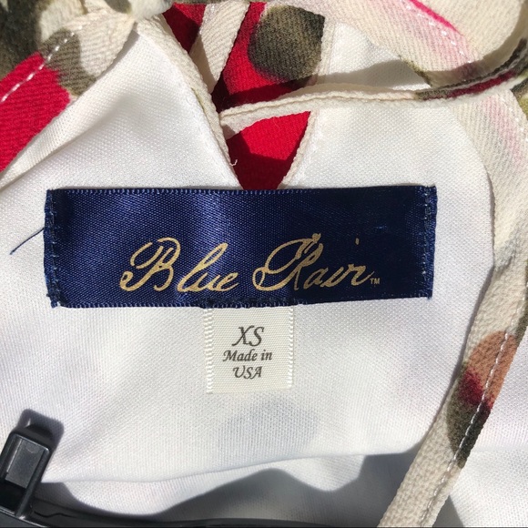 White Floral Top with Keyhole Front and Back - Picture 5 of 5